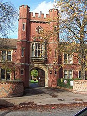 Wantage Hall gatehouse, built 1908, is the oldest hall at the university Wantage Hall - geograph.org.uk - 2132117.jpg