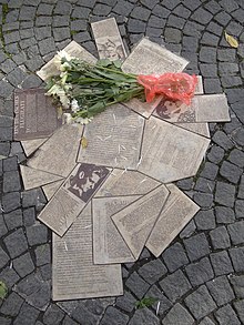 Memorial for the White Rose in front of the main building of Ludwig Maximilians University in Munich. White Rose Movement Public Memorial - Ludwig-Maximilians-Universitat - Munich - Germany - 02.jpg