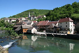 A view of Lods and the Loue river