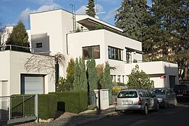 Vila Linda (1933-1934), Praga