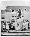 Na 1944 Prinsesa Juliana ta develá e estatua di Peter Stuyvesant na Pietermaai