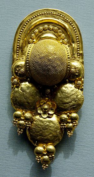 Earring decorated with bosses, globule cluster...