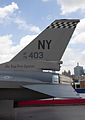 Air Force: Diese F-16 hat die vollständige Nummer 79-0403. Die heutige Präsentation des Air-Force-Kennzeichens wurde 1972 eingeführt.