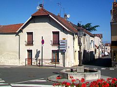 Fontaine devant la mairie.