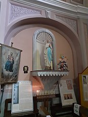 Gêxa de Sant'Ànna (Üpega, Briga Auta), Stàttua da Vergine Marìa e stendardu da prucesciun