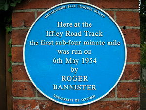 English: Blue plaque at Iffley Road Track, Oxf...