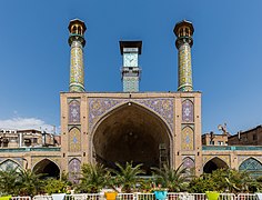 Masjid Shah] Tehran terletak bersebelahan dengan Bazar Besar.