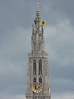 La torre norte de la Notre-Dame de Amberes es la única que se ha completado, pero más baja de lo esperado, con solo 123 m