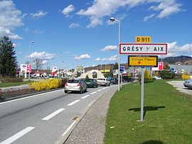 The road into Grésy-sur-Aix