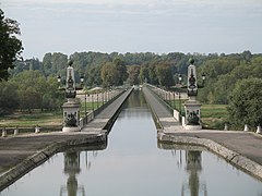 El puente canal de Briare (1896), en Francia, ha sido durante mucho tiempo el más largo del mundo.