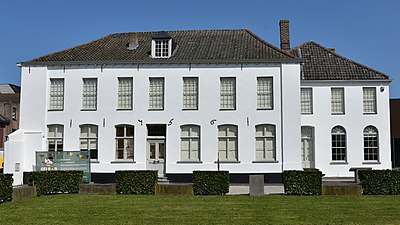 Het voormalig abtsgebouw, nu Romeins Archeologisch Museum (RAM)