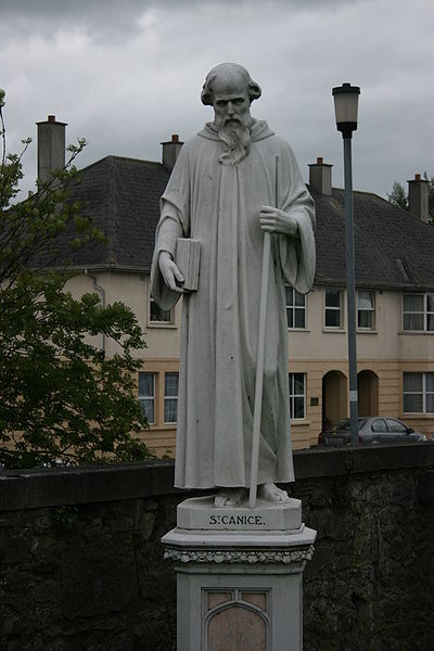 Den hellige Canice, statue ved St. Mary&#8217;s Cathedral i Kilkenny