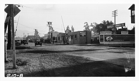 "S.P.Ry. grade crossing on Tropico Avenue, Glendale city limits, Los Angeles County, 1923" (AAA Archive via USC Digital Collections)