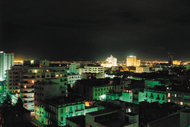 Tunis, capitale et première agglomération de Tunisie, vue de nuit