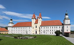 Samostanska cerkev