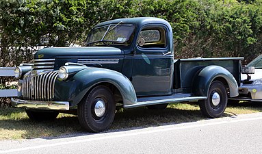 1946 Chevrolet DP 1/2 -ton truck, front left.jpg