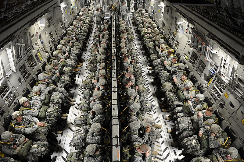 File:82nd Airborne paratroopers in a C-17.jpg