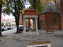 Marktbrunnen „Mädchen Barbara mit Fischen“