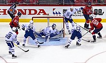 Capitals-Maple Leafs (34075134291).jpg