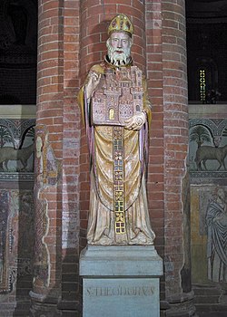 Estatua de San Teodoro, mármol pintado, siglo XIV.