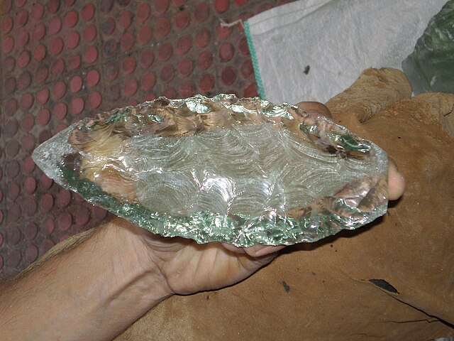 640px-Conch_fract_glass.jpg