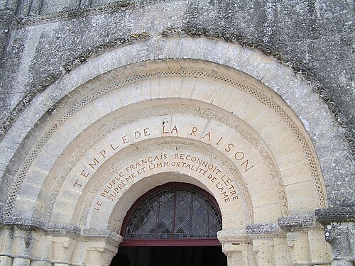 Dieselbe Inschrift am Portal der romanischen Kirche von Criteuil-la-Magdeleine
