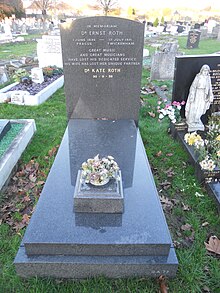 Grave of Ernst Roth.JPG
