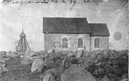Den gamla kyrkan på tidigt foto