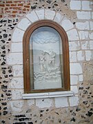 Bas-relief sur la façade nord de l'église.