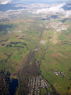 Loch Libo and Uplawmoor from the air (geograph 5923544).jpg