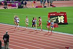 Eliška Klučinová (andra från vänster) under 800 metersloppet i damernas sjukamp