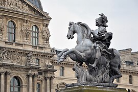 La statua di Luigi XIV, copia dell'originale in marmo del Bernini