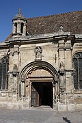 Le portail principal de l'église sur la façade Sud.