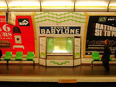 Tunnelbanestationen Sevres – Babylone.