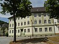 Mietshaus in halboffener Bebauung