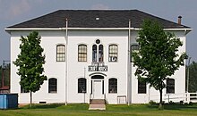 Старое здание суда округа Чизаго изначально находилось в центре города, штат Миннесота. В 1990 году переехал в Алмелунд, штат Миннесота.