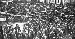 Russian POWs and equipments which were captured by Germany after the Battle of Tannenberg, a major disaster for Russia Russian prisoners tannenberg.jpg