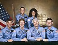 25 lat temu dokładnie 30 sierpnia 1984 podczas pierwszej misji promu Discovery -STS-41-D, też uczetniczyła kobieta. Załoga misji STS-41-D od lewej: Walker, Judith Resnik, Mullane, Hawley, Hartsfield, CoatsMike