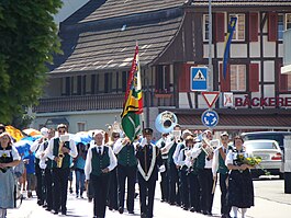 Neuenegg - studenta procesio en 2011, kondukite fare de la Sternenberg Neuenegg Muziko-Socio