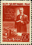 Почтовая марка СССР, Попов у первого в мире радиоприёмника, 1945 год, 60 коп.
