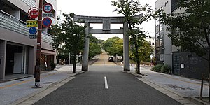 谷荒戸線の北端（荒戸内の鳥居から光雲神社の参道を望む）