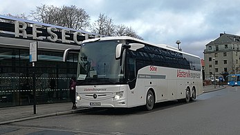 Västervik Express buss mot Göteborg står vid Borås Resecentrum