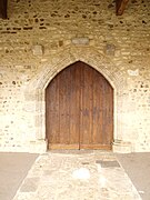 Porte en arc brisé.