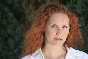 English: Woman with natural red hair