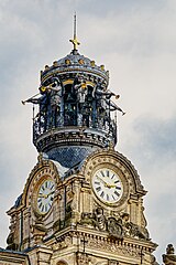 L'horloge et les anges du beffroi.