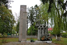 mémorial à la Seconde Guerre mondiale à Bokhonyky, classé[2],