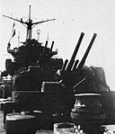 水上機母艦「千歳」の前甲板には連装高角砲2基が搭載された。