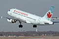 Un Airbus A319 d'Air Canada au décollage.