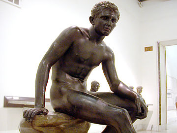 Antikva atletikisto (statuo en Nacia Arkeologia Muzeo de Napolo)