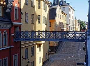 Gångbron över Bellmansgatan.